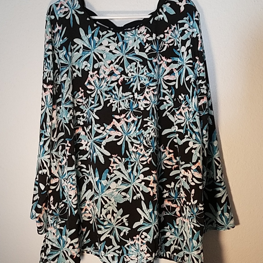 👀Jaclyn Smith Watercolor Gorgeous Blouse Sz 3X